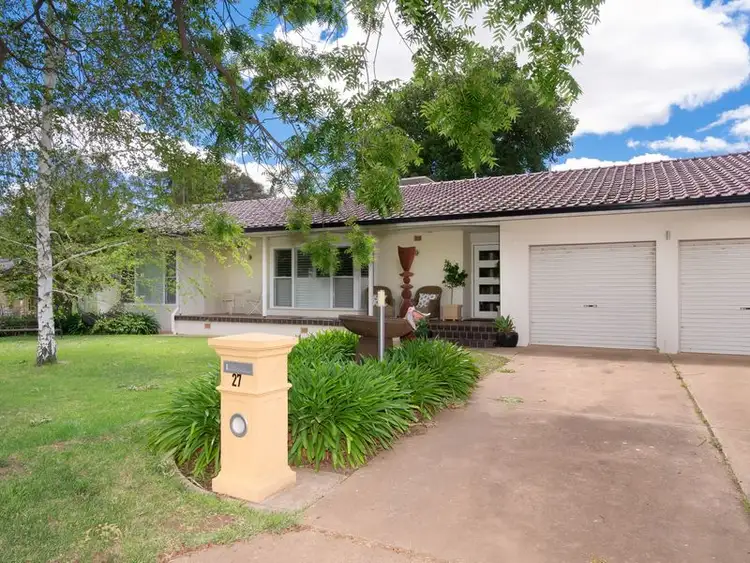 27 Balmoral Crescent, Lake Albert NSW 2650