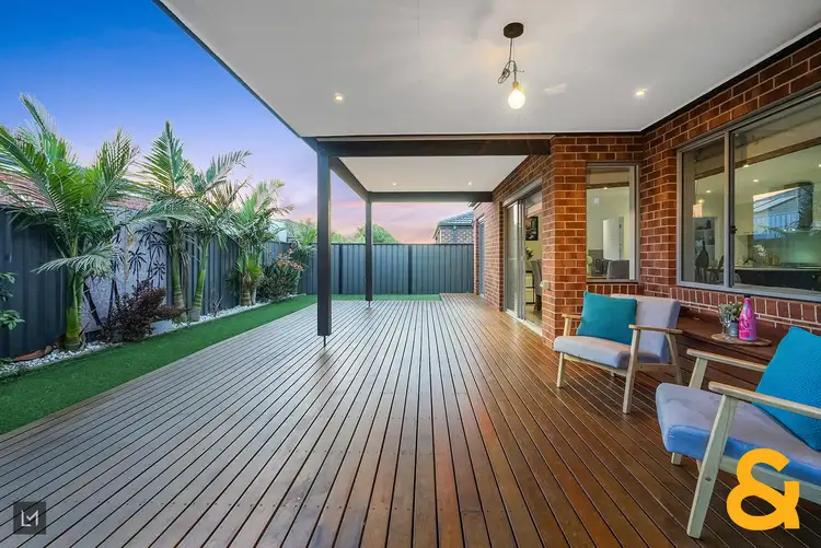 42 Fleuve Rise, Clyde North VIC 3978