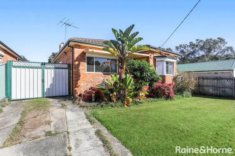 6 Powys Avenue