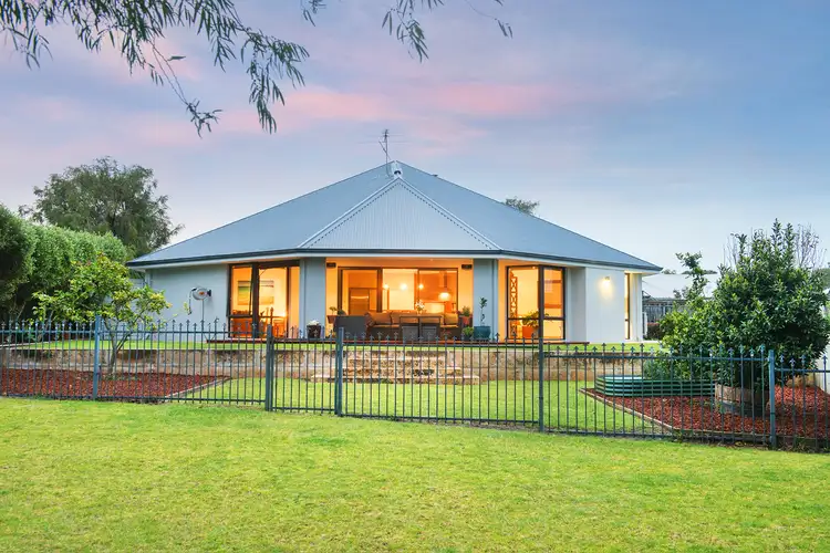 15 Guy Crescent, Dunsborough WA 6281
