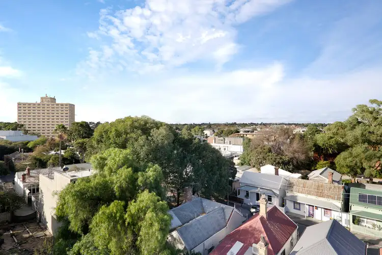 402/12 MARTIN STREET