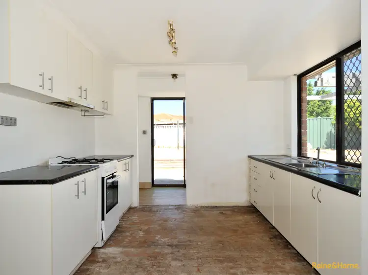 Sixth view of Homely house listing, 2 Wills Court, Cooloongup WA 6168
