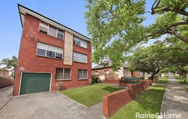3/6 Burton Street