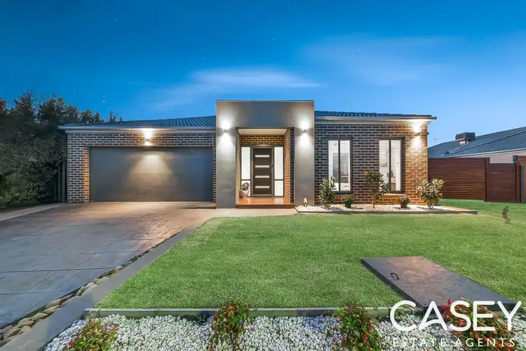 16 Perry Circuit, Cranbourne North VIC 3977