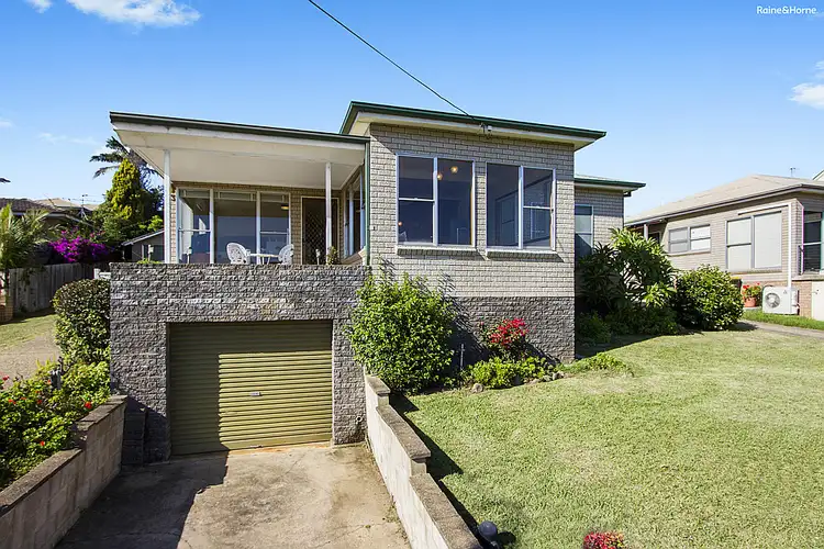 13 Lockyersleigh Avenue, Batehaven NSW 2536