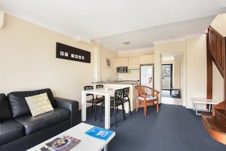 Unit 26 9-13 MARGARET AV