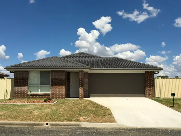 24 Flemming Cres, Tamworth NSW 2340