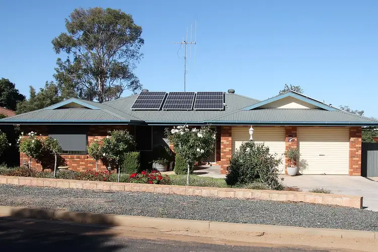 18 Pioneer Street, Parkes NSW 2870