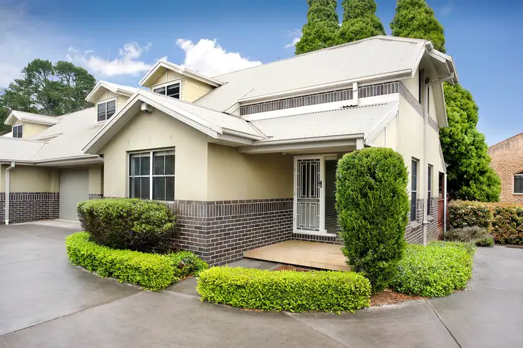 3/5 Page Avenue, Wentworth Falls NSW 2782