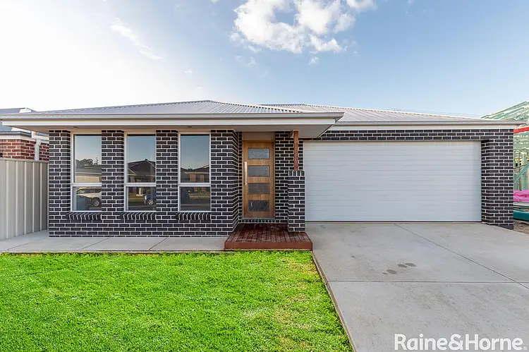 4B Peacock Drive, Turvey Park NSW 2650