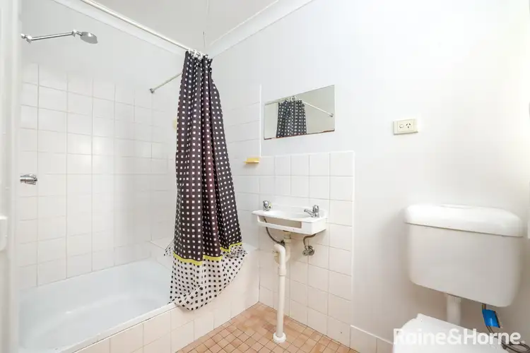 Third view of Homely unit listing, 10/62 George St, Bathurst NSW 2795