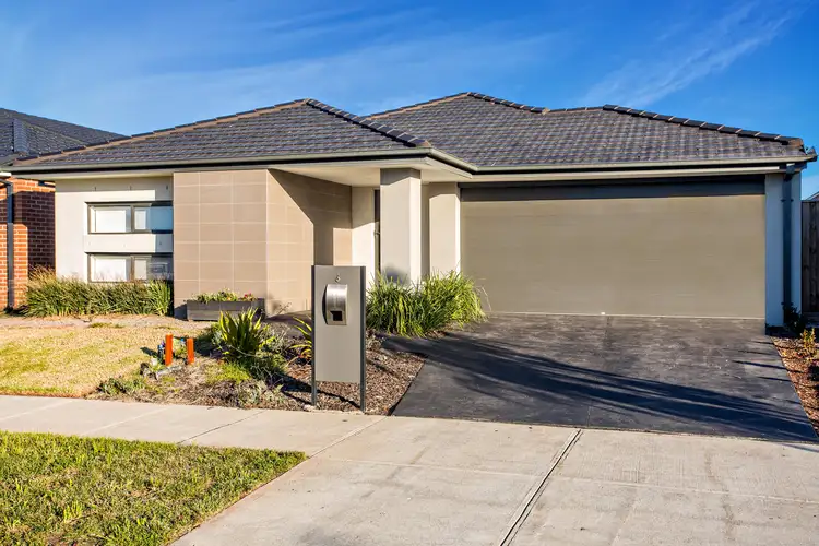 6 Cartwright Grove, Cranbourne East VIC 3977