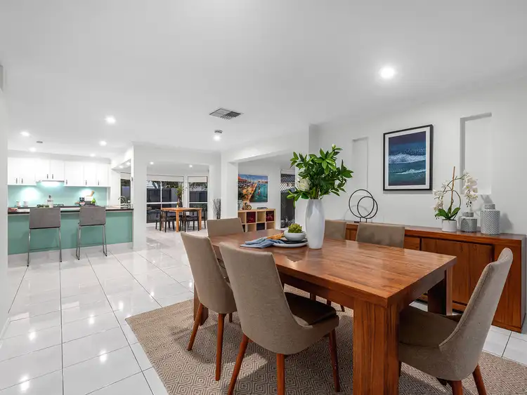 Fifth view of Homely house listing, 2 Windermere Crescent, Carindale QLD 4152