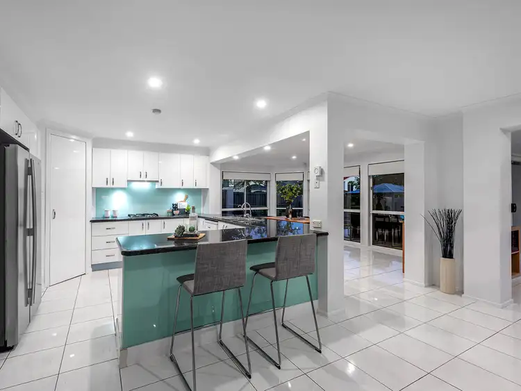 Sixth view of Homely house listing, 2 Windermere Crescent, Carindale QLD 4152