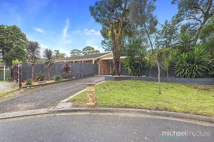 Second view of Homely house listing, 2 Wakool Close, Frankston VIC 3199