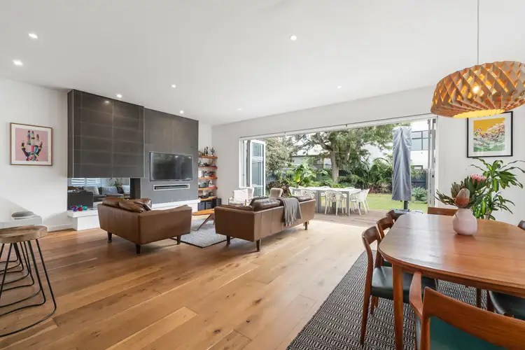 2 Riviera Street, Seaford VIC 3198
