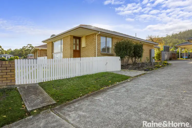 128 Oakdowns Parade