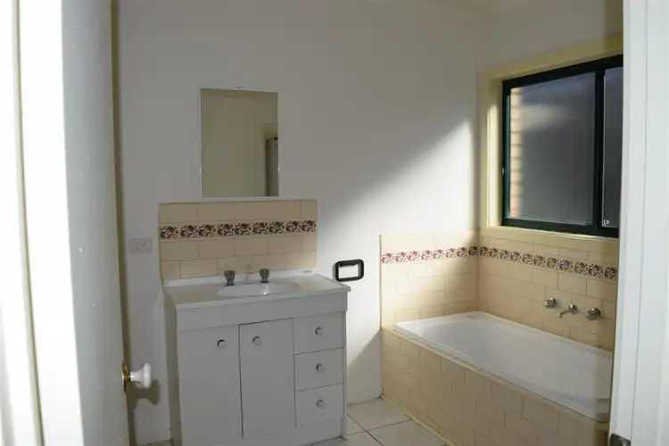 Fifth view of Homely house listing, 2/47 Dyson Drive, Sunbury VIC 3429