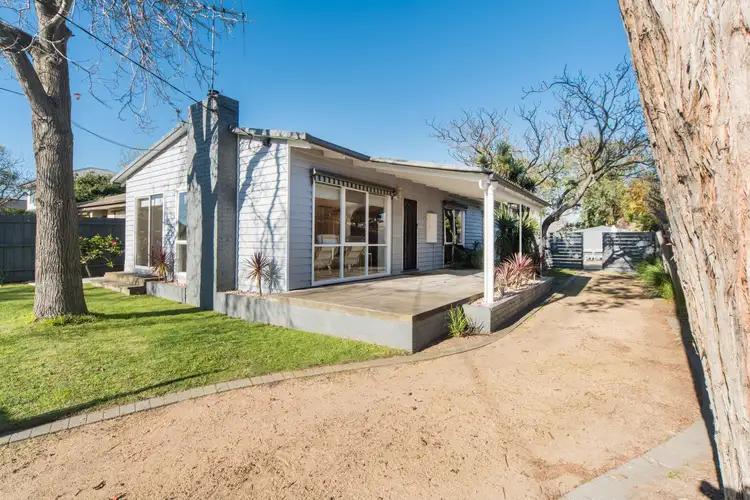 10 Admans Avenue, Seaford VIC 3198