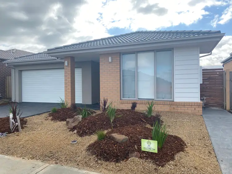 48 Ainsworth Crescent