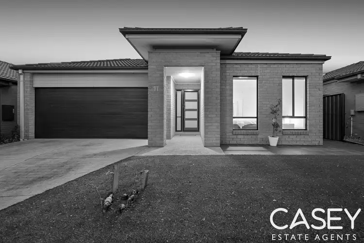 11 Lusitano Way, Clyde North VIC 3978