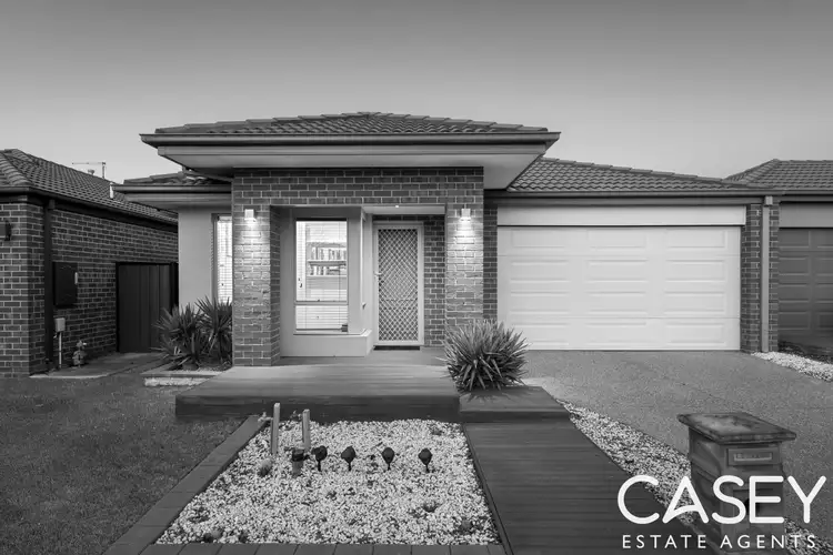 5 Lusitano Way, Clyde North VIC 3978