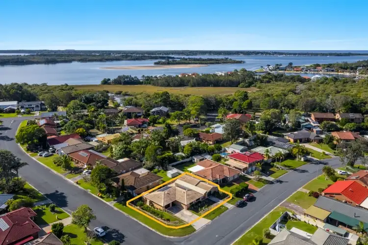 1 Boronia Crescent, Yamba NSW 2464