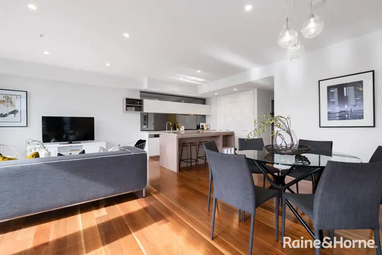 608/9 Archibald Avenue