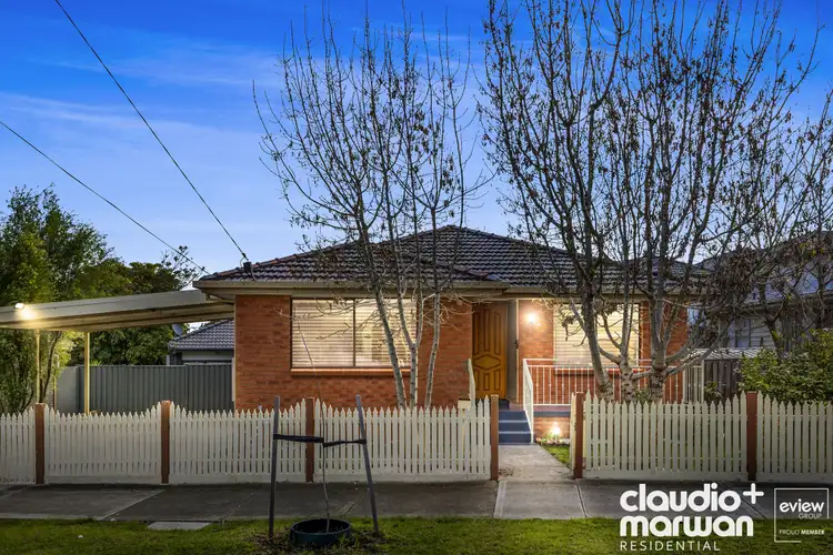 25 Grevillia Road, Oak Park VIC 3046