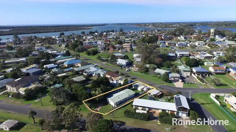 20 West Street, Greenwell Point NSW 2540