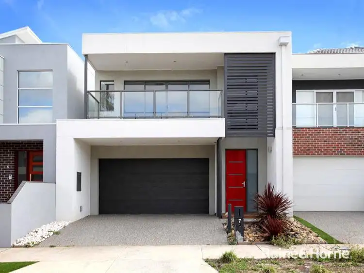 7 Boathouse Drive