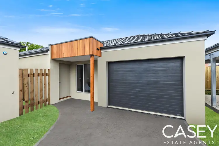 2/37 Arleon Crescent, Cranbourne VIC 3977