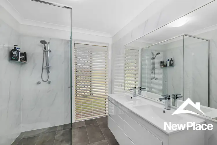 10 Goldeneye Place, Forest Lake QLD 4078