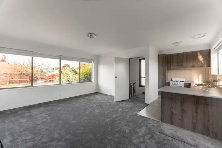 4/9 Warrigal Road, Hughesdale VIC 3166