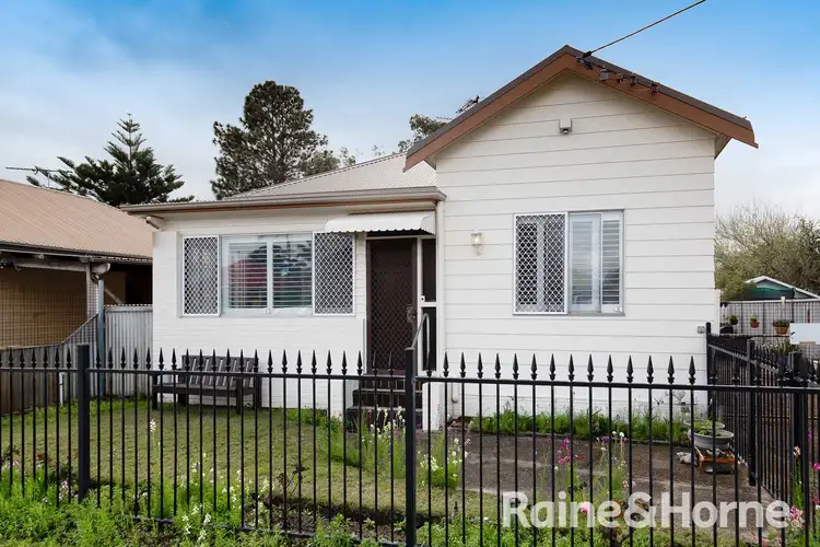 10 Sharpe Street, Mayfield NSW 2304