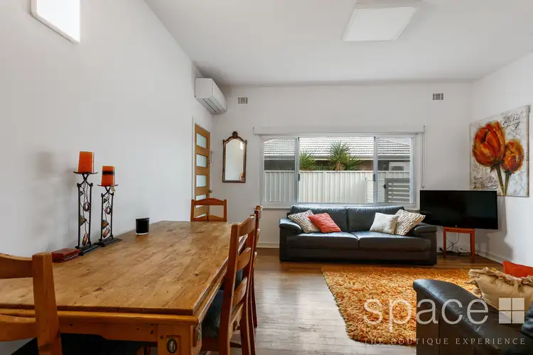 6 Overton Gardens