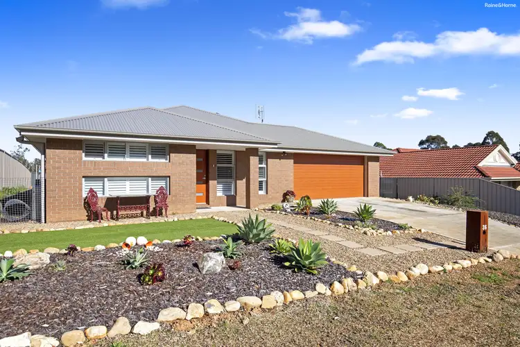 36 Courtenay Crescent
