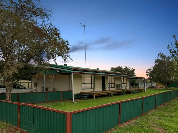 93 Molesworth Street, Hillston NSW 2675