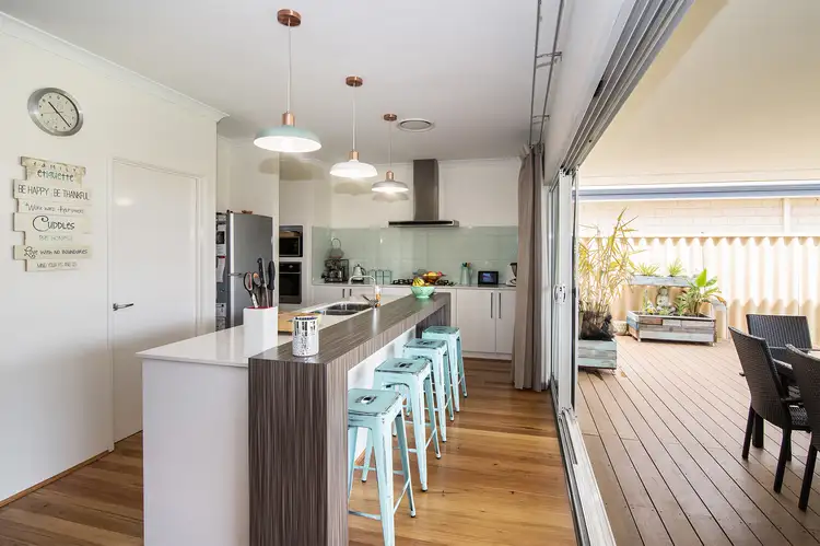 6 Santons Approach, Yalyalup WA 6280