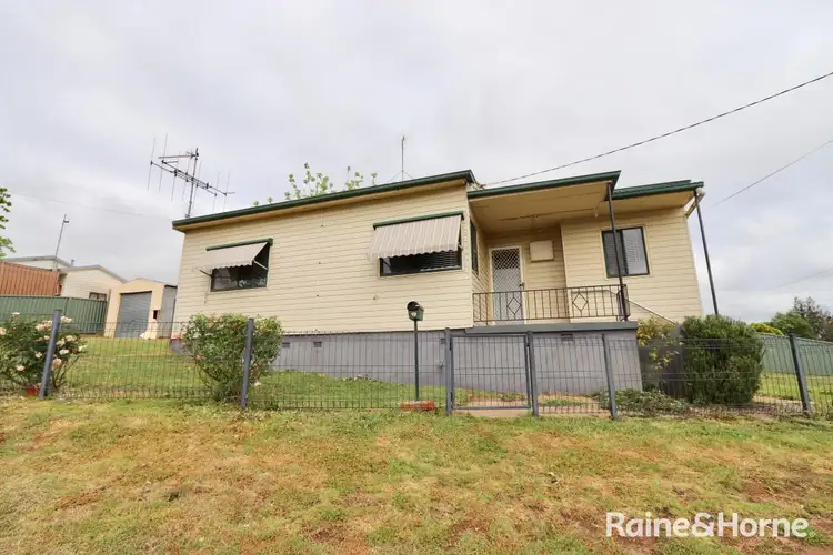 19 Owen Way, Bathurst NSW 2795