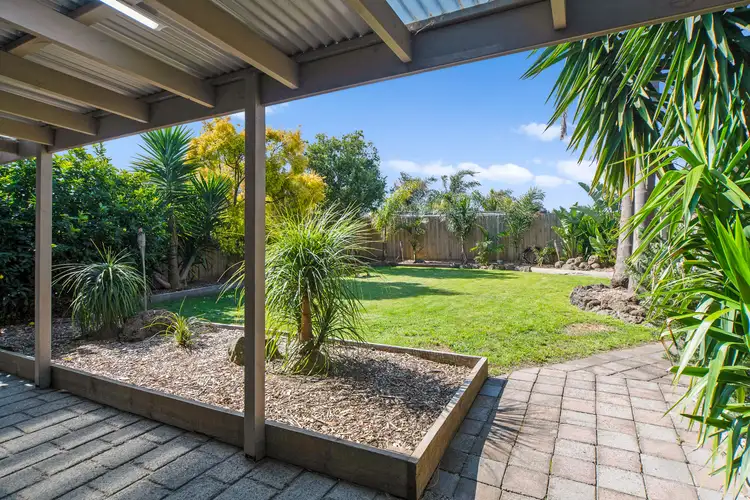 16 Raphael Crescent, Frankston VIC 3199