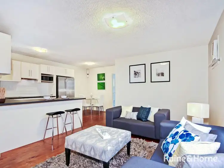 7-13 Wellington Square