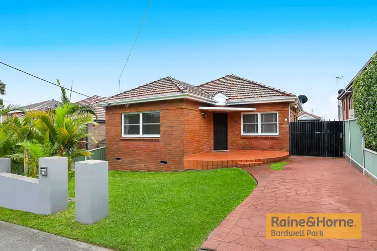 14 Vivienne Street, Kingsgrove NSW 2208