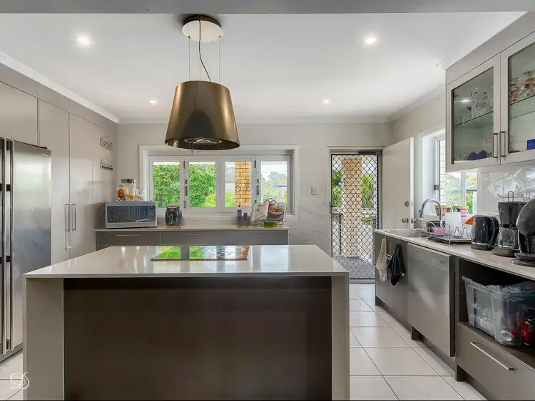 Fifth view of Homely house listing, 2 Hibiscus Street, Everton Hills QLD 4053