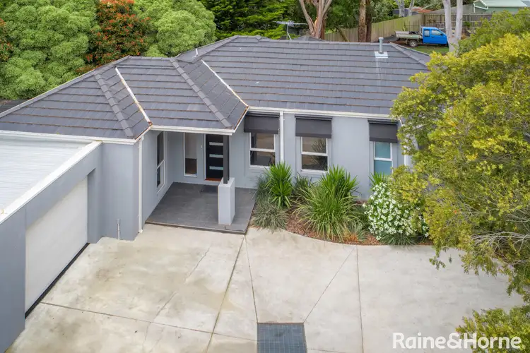 Main view of Homely house listing, 2/5 Robert Court, Gisborne VIC 3437