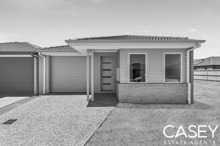 8 Diplomat Crescent, Cranbourne South VIC 3977