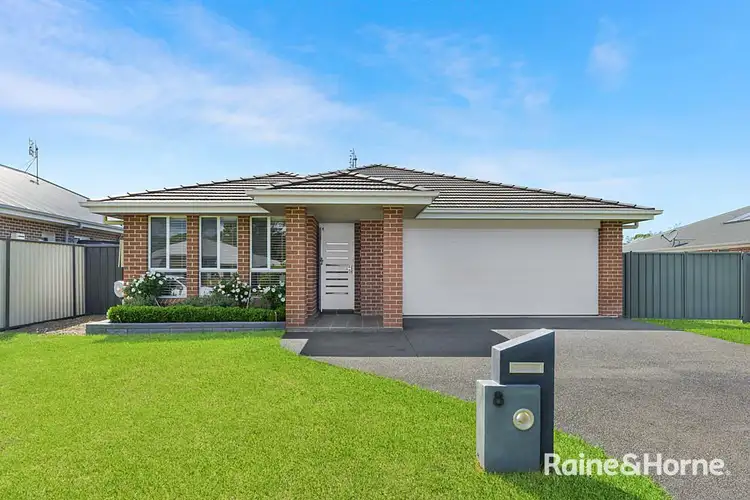 8 Somerset Avenue, South Nowra NSW 2541