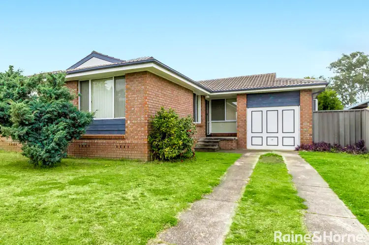 10 Shadlow Crescent, St Clair NSW 2759