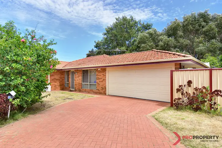 8 Bull Place, Queens Park WA 6107