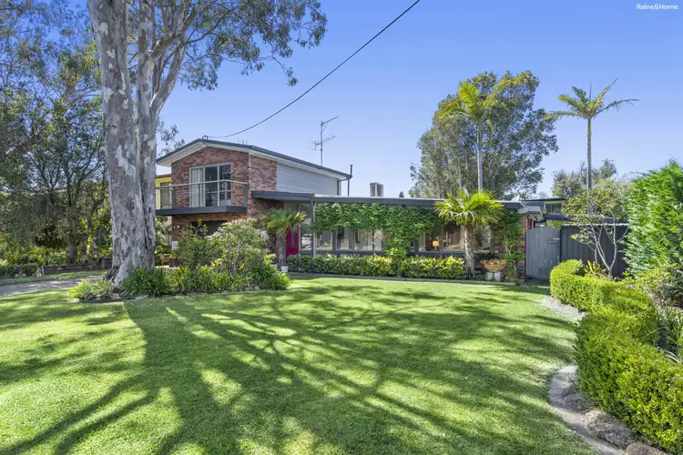 10 Wallaringa Street, Surfside NSW 2536